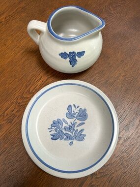 Pfaltzgraff Stoneware Gravy or Creamer plus Dessert Plate Set in Blue and White